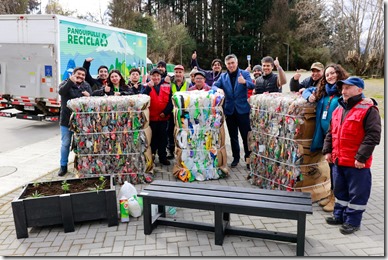 Municipalidad de Panguipulli presentó nuevo mobiliario construido con plástico reciclado en la comuna 1